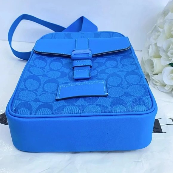 COACH Track Pack In Signature Canvas C9838 - Picture 4 of 9